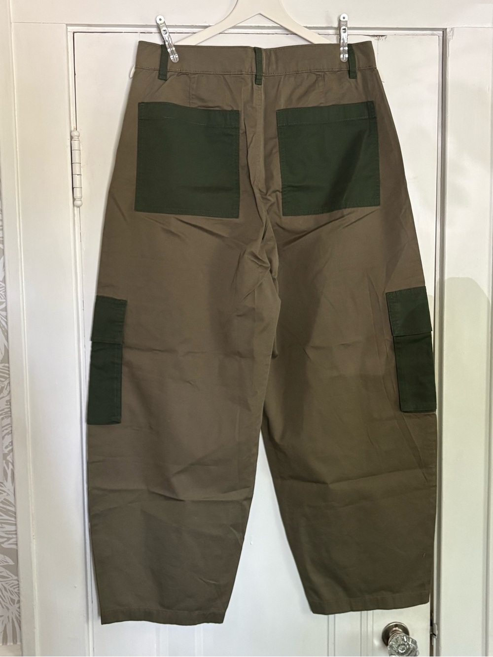 EVERLANE NWOT The Utility Cargo Pant Barrel Leg Colorblock KALAMATA / DUFFEL BAG - Picture 9 of 14